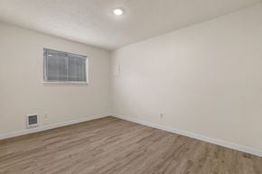 Kelso triplex for rent - 2 Bedroom Home