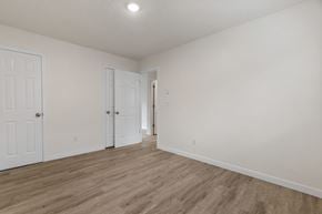 Kelso triplex for rent - 2 Bedroom Home