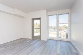 Edgewood apartment for rent - Large windows and tall ceilings