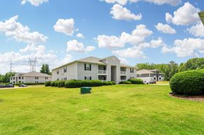 Columbus apartment for rent - Lush Green Landscape at The Colony Apartment Homes, Columbus
