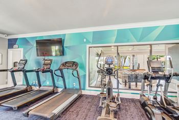 A gym with treadmills 