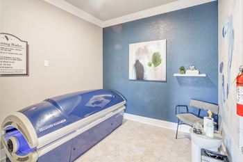 Lay down tanning bed 