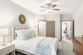 Longview apartment for rent - Beautiful Bright Bedroom at Wellington Grande Apartment Homes, Longview, TX