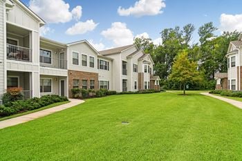 Patio and balcony at kingston crossing apartment homes in bossier city la