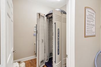 Stand up tanning bed