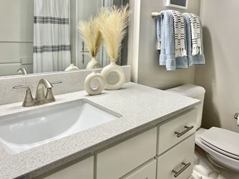 A bathroom with quartz countertops
