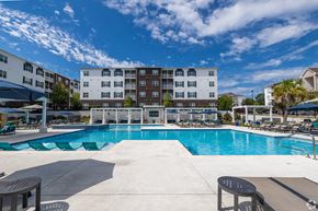 Hattiesburg apartment for rent - Swimming pool at The Met Apartment Homes, Hattiesburg, MS