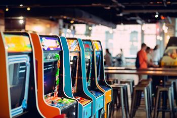 16-Bit bar and arcade