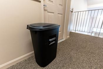 Trash bin