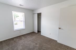 New Albany apartment for rent - Plush Carpeting at HUB of New Albany Apartments, New Albany, IN, 47150