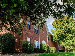 New Albany apartment for rent - Lush Green Outdoors at HUB of New Albany, Indiana, 47150