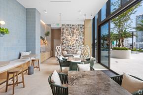 Miami apartment for rent - Forma Poolside Lounge
