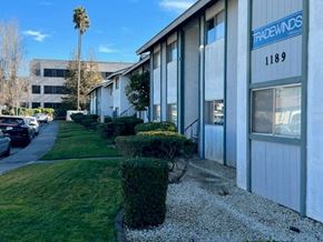 Fairfield apartment for rent - Tradewinds Apartments Exterior Lawn
