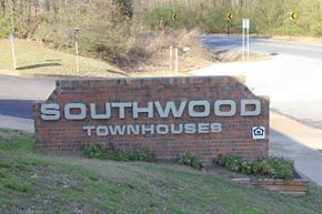 Memphis apartment for rent - a brick sign for southwood townhouse on the side of a road