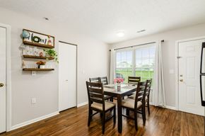 Hilliard apartment for rent - A dining room with a wooden table and chairs.