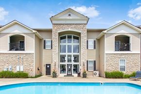 Columbus apartment for rent - Relaxing Pool at Prescott Place, Columbus, OH, 43235