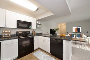 Indianapolis apartment for rent - a kitchen with white cabinetry and black countertops at 7 Pointe Apartments, Indiana