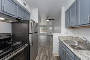 Cincinnati apartment for rent - GrandVista renovated one bedroom ranch style- kitchen
