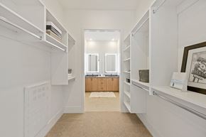 Cincinnati apartment for rent - Spacious walk in closet with plenty of room to store clothes at Four23/Hoge, Ohio