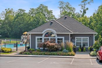 Property with a swimming pool 