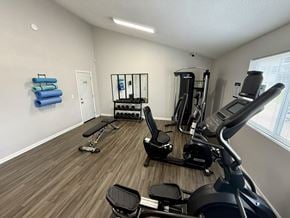 Oregon apartment for rent - A well-equipped gym with treadmills, exercise bikes, and weights.