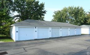 Columbus apartment for rent - Garages Available at Sharon Glen, Columbus