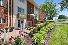 Alexandria apartment for rent - Courtyard at Bren Mar Apartments, Virginia, 22312
