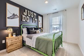 Aurora apartment for rent - A bedroom with a green bed and a poster that says "Just Do It".