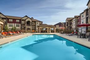 Payson apartment for rent - A large swimming pool in front of apartment buildings.