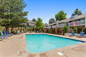 Aurora apartment for rent - the swimming pool at our apartments