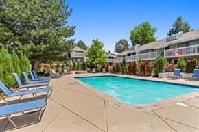 Aurora apartment for rent - the swimming pool at our apartments