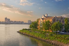 Edgewater apartment for rent - Convenient Mid-Rise Living at Windsor at Mariners, Edgewater, New Jersey