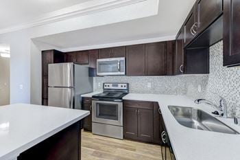 Modelhomes-tile backsplash in kitchen