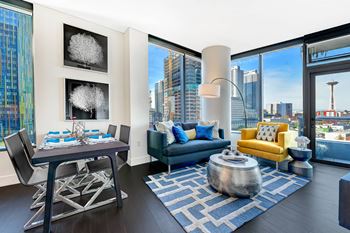 Modelhomes-high ceilings and floor-to-ceiling windows