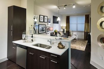 Modelhomes-granite slab countertops