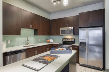 Modelhomes-high rise luxury apartments
