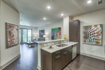 Modelhomes-mid rise luxury apartments