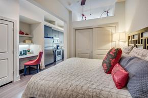 Houston apartment for rent - Spacious Bedrooms at Windsor at West University, 2630 Bissonnet Street, Houston