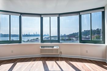 Amenities-stunning city views