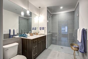 Modelhomes-walk-in showers