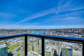 Modelhomes-stunning views of downtown seattle from balconies