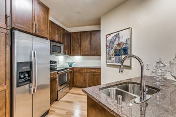 Modelhomes-granite countertops