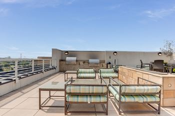 Amenities-rooftop grills
