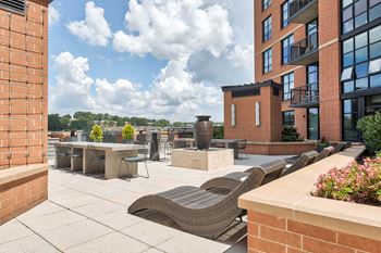 Amenities-outdoor grilling stations on terrace