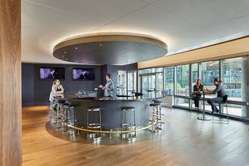 Amenities-expansive resident lounge