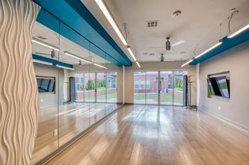 Flex rooms with yoga and spin training
