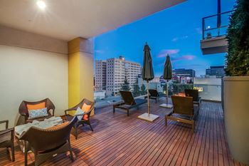 Amenities-city view from rooftop deck
