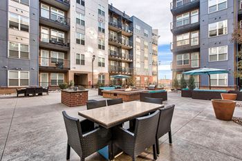 Outdoor fire pit