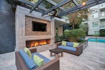 Outdoor fireplace