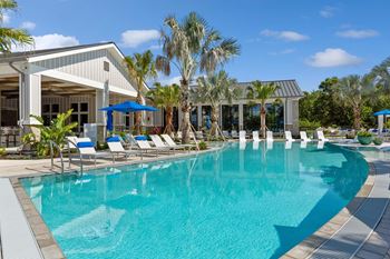 Resort-style pool with sun shelf